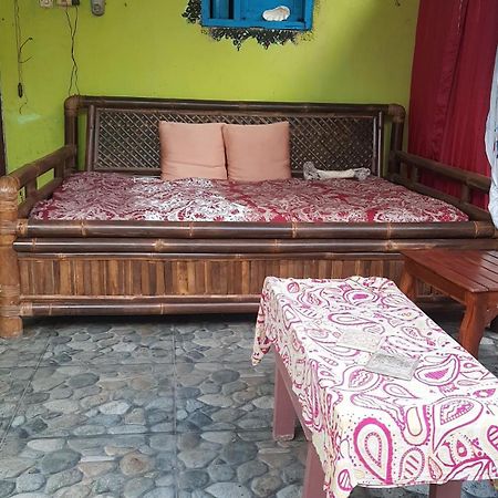 Red Beach Homestay Pasanggaran Bagian luar foto