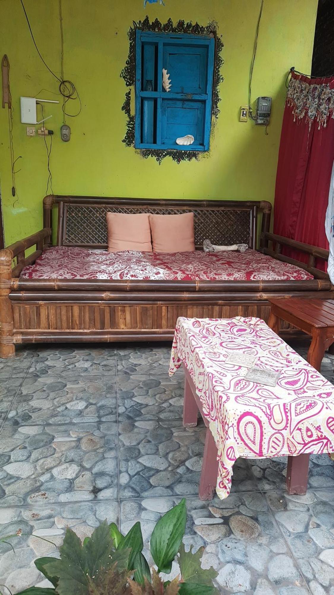 Red Beach Homestay Pasanggaran Bagian luar foto