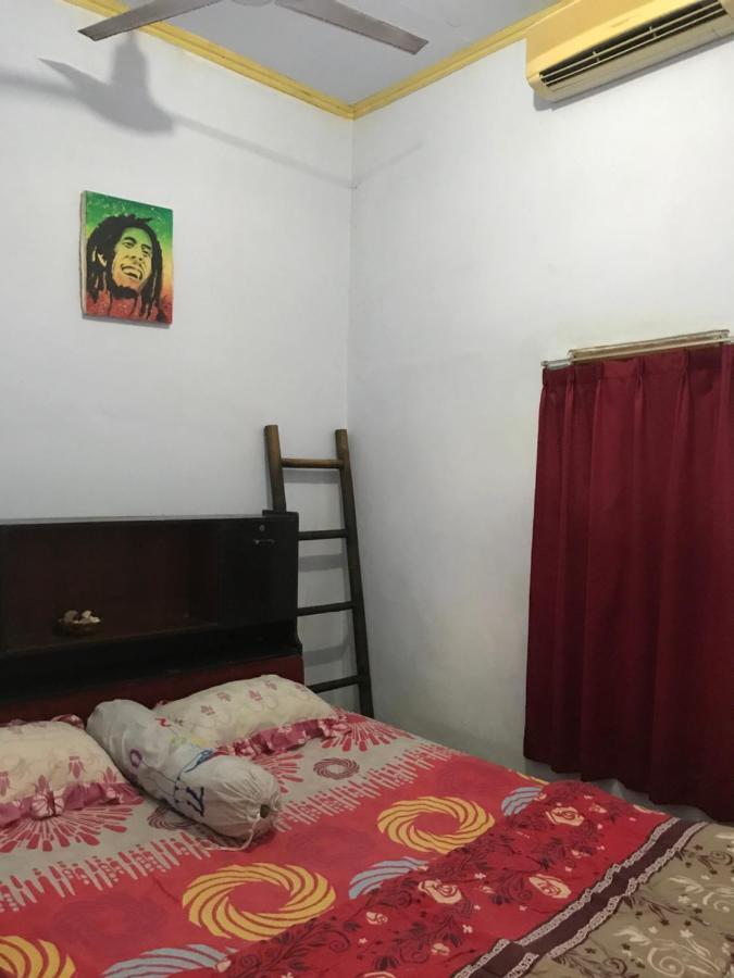 Red Beach Homestay Pasanggaran Bagian luar foto