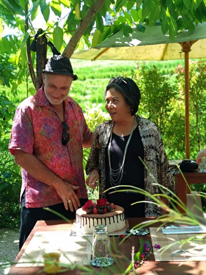 Red Beach Homestay Pasanggaran Bagian luar foto